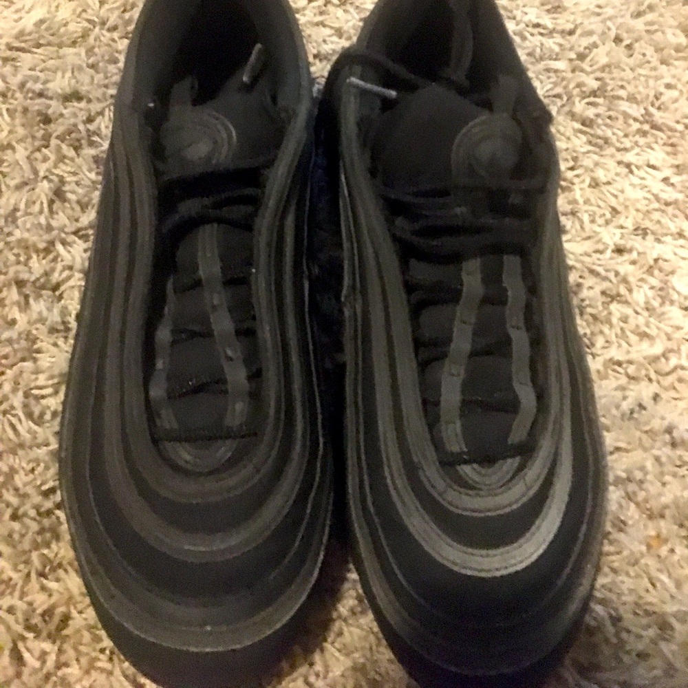 Black air max 97 gold